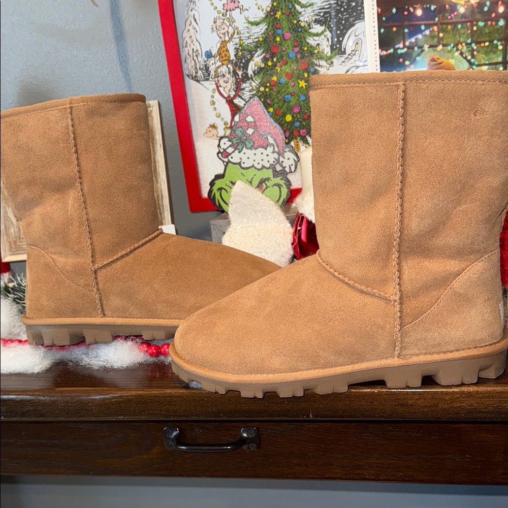 Ugg Essential Short Boots